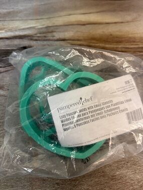 New Pampered Chef Pancake Molds And Stencil Set